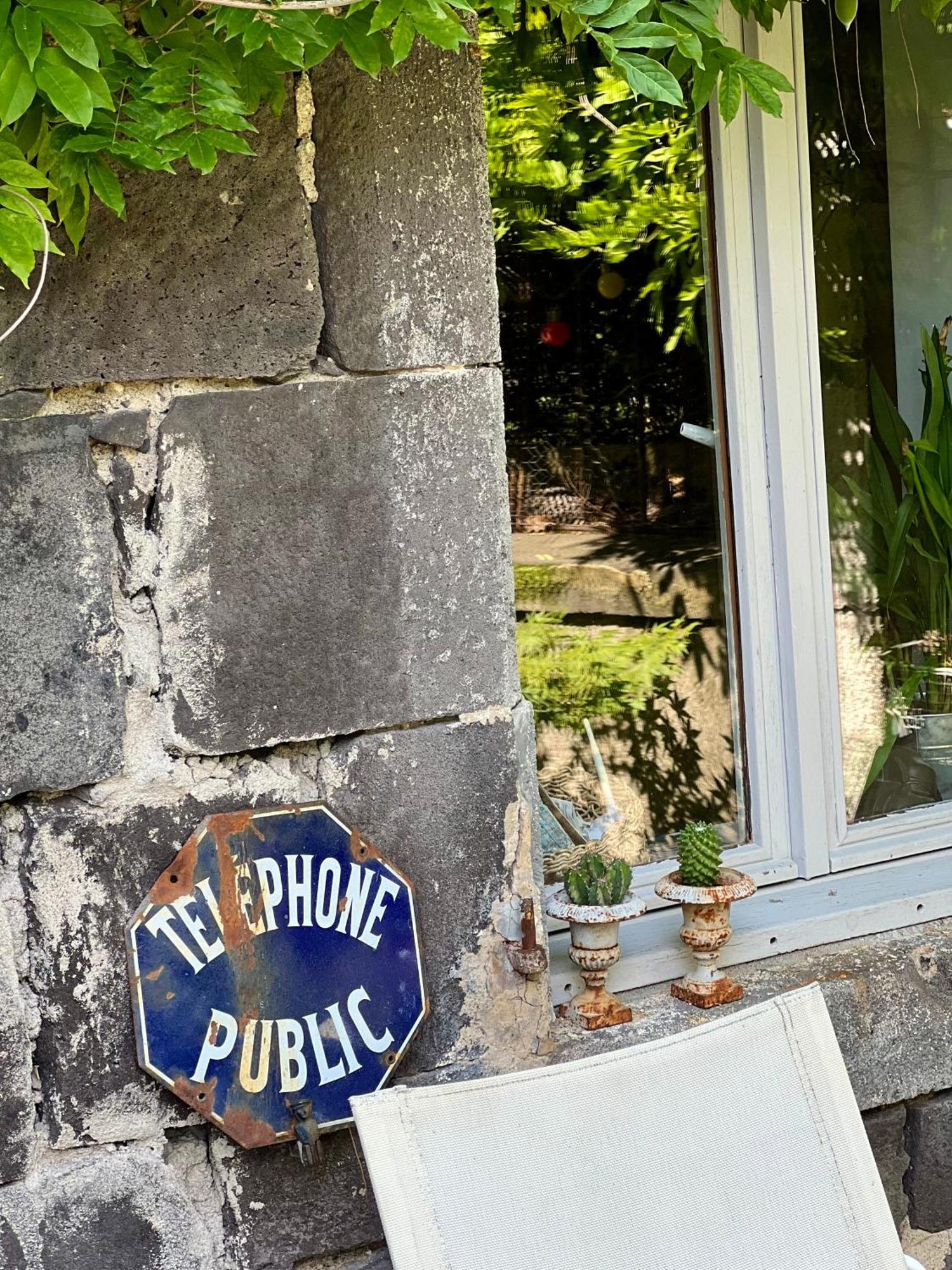 Les Hirondelles Du Marais Bed & Breakfast Riom Exterior photo